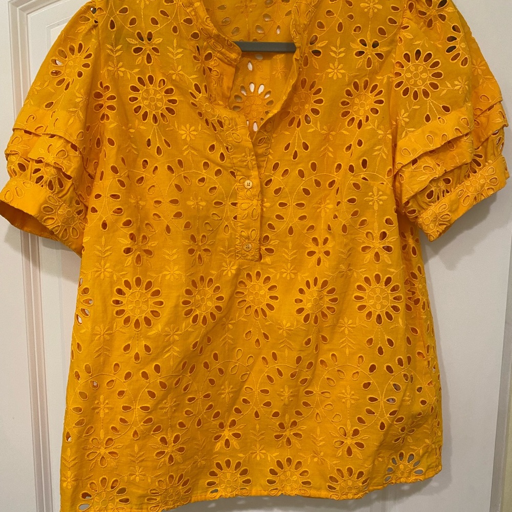 🥳🥳🎉HOST PICK!!!🥳Eyelet Puff-sleeve popover top with removable cami inside!! - Picture 3 of 11